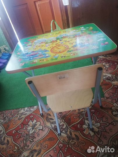 Письменный стол для школьника