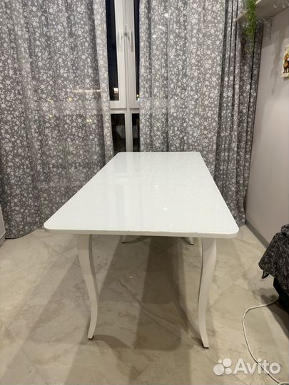 Стол белый