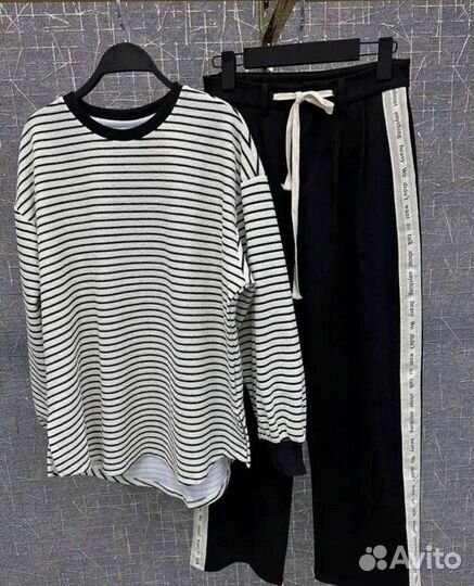 Костюм женский спортивный