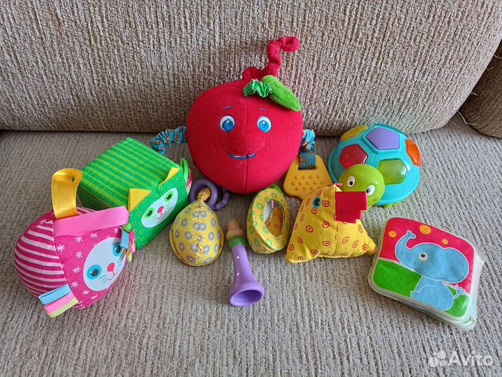 Развивающие игрушки для малышей пакетом