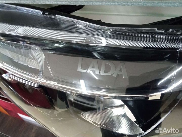 Передняя левая фара на ваз лада Веста