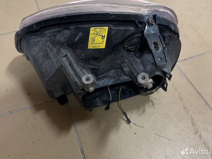 Передние правая фара priora