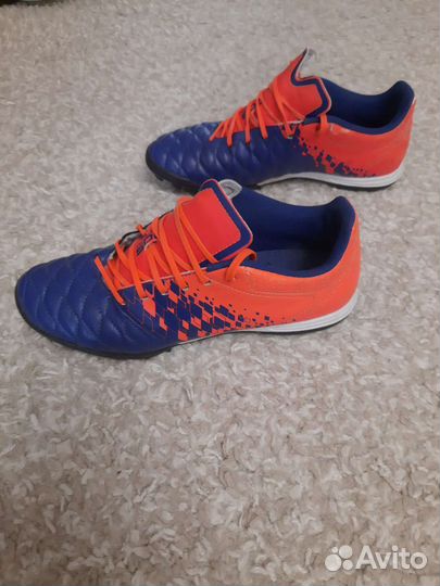 Футбольные бутсы сороконожки