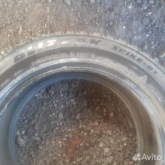 Bridgestone Blizzak Spike-01 205/55 R16