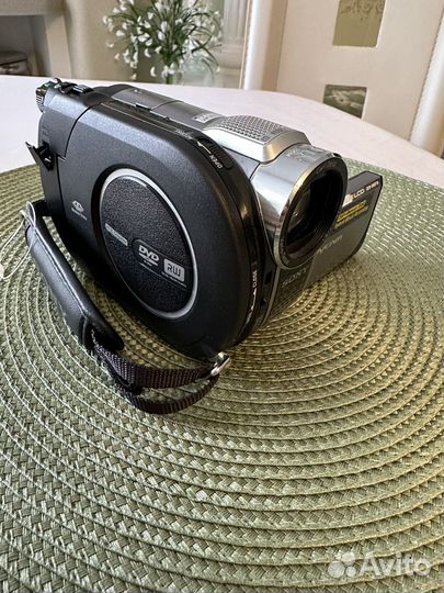 Цифровая видеокамера sony DCR-DVD710E
