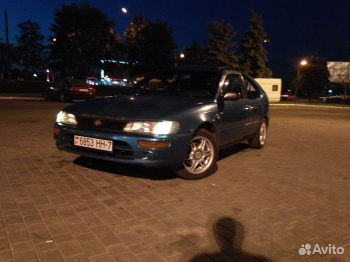 Лобовoe стеклo Toyota Corolla 7 E10