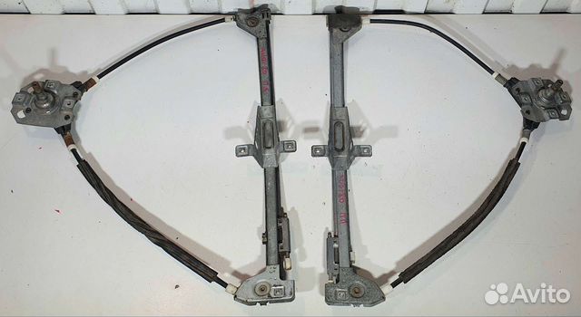 Стеклоподъемник передний правый механич. Audi 80