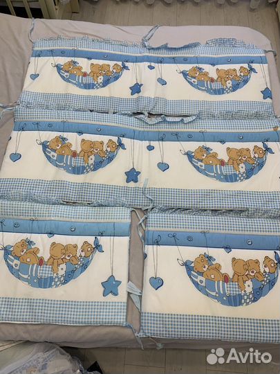 Бортики на кроватку с простынью и балдахином