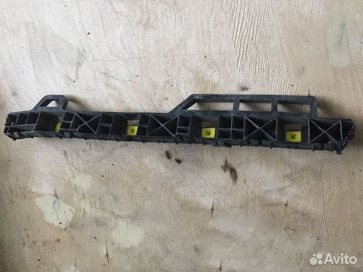 Кронштейн заднего бампера правый Киа Рио Kia Rio 4