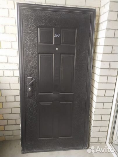 Дверь входная от застройщика