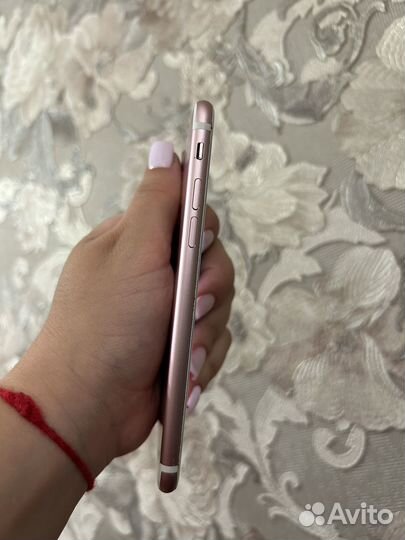 Телефон iPhone 7