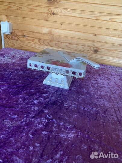 Тортница, подставка для торта с лопаткой