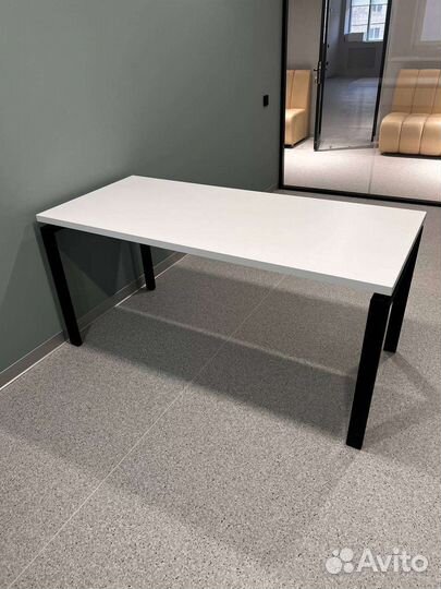 Стол переговоров