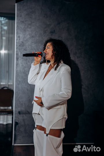 Ведущая, поющая-ведущая, свадьба, корпоратив