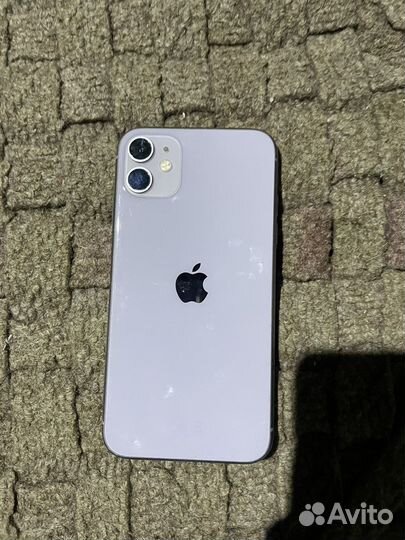 Телефон iPhone 11