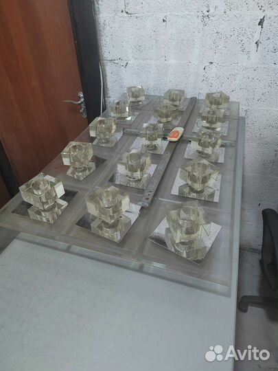 Отдам люстру