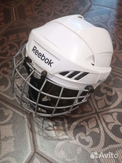 Хоккейный шлем