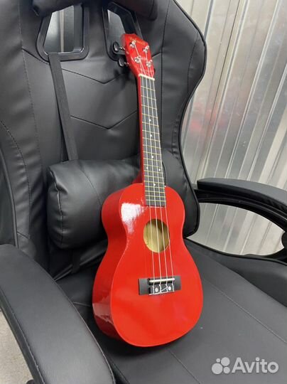 Укулеле красная