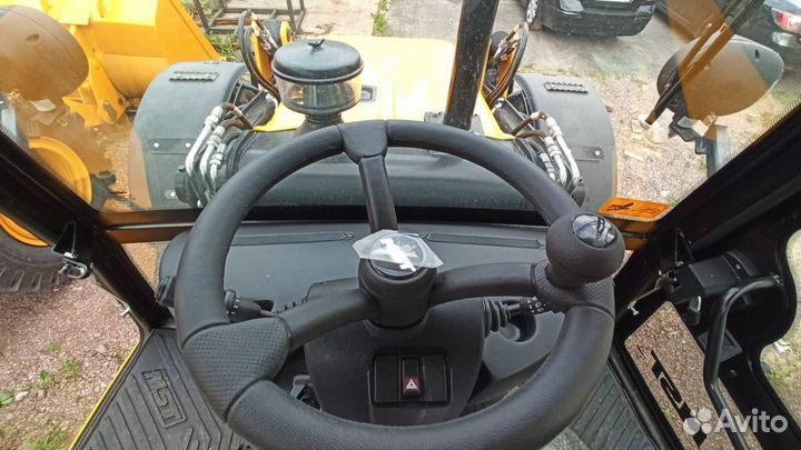 Экскаватор-погрузчик MST M544, 2023