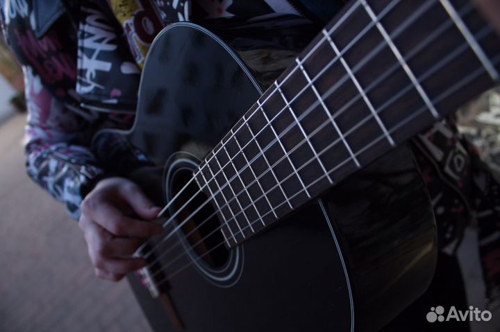 Отстройка и замена струн гитары