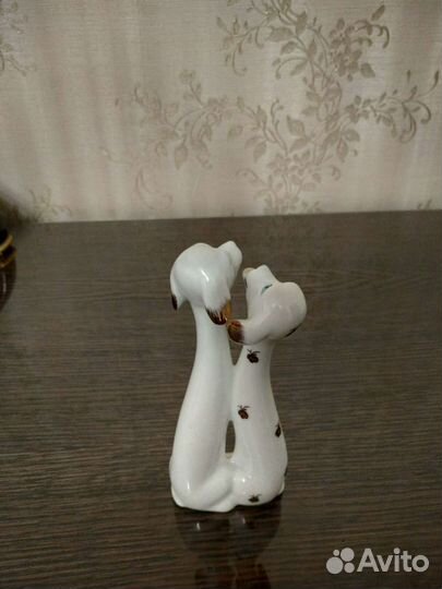 Статуэтка фарфор