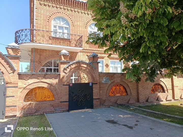 Дом 440 м² на участке 8 сот.