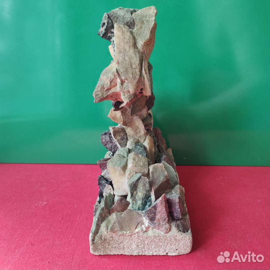 Горка из уральских самоцветов