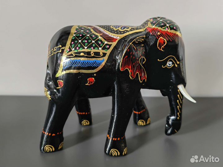 Статуэтка слон из дерева