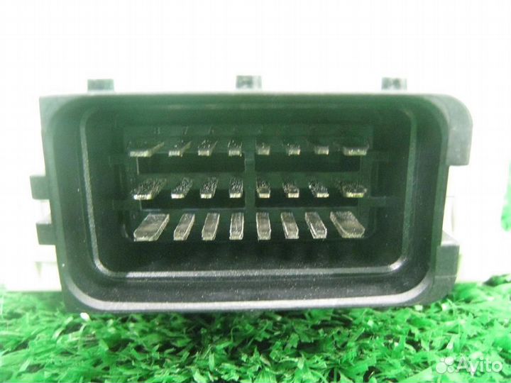 Блок электронный Toyota Avensis T25 2003