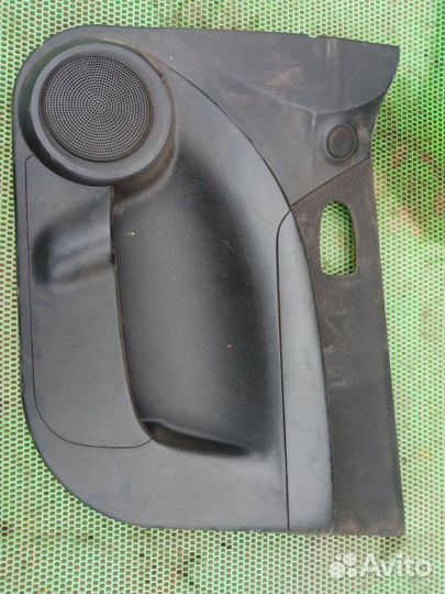Обшивка карта двери передняя правая Hyundai Matrix