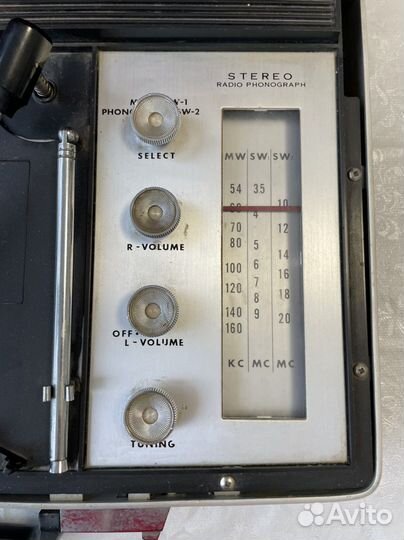 Музыкальный проигрыватель - чемодан