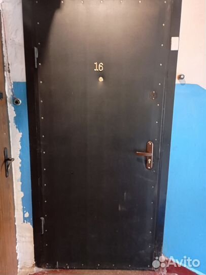 Продам входную металлическую дверь