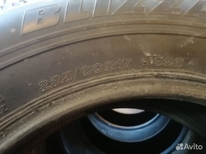 Bridgestone Blizzak VRX 225/60 R17