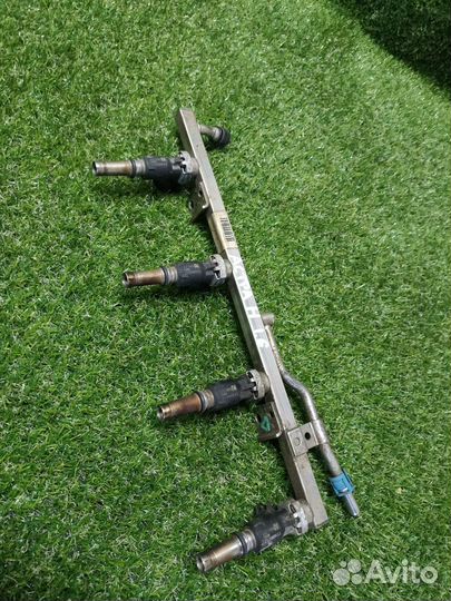 Топливная рампа с форсунками Opel Astra H 1.6