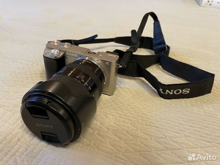 Sony alpha 6000 kit + SEL18200LE +зарядное + сумка