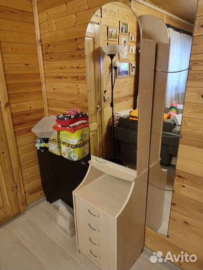 Трюмо с зеркалом