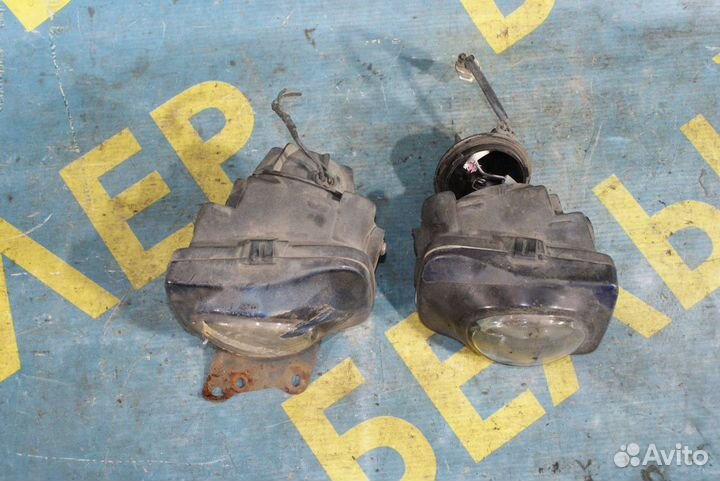 Передняя противотуманная фара Subaru Legacy B11