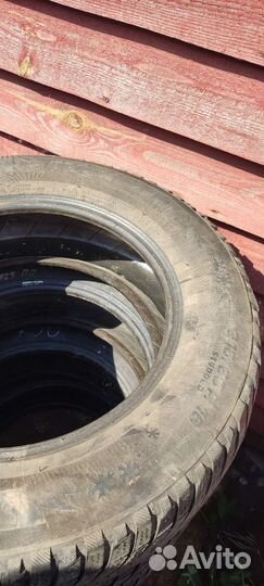Michelin Defender 215/65 R16