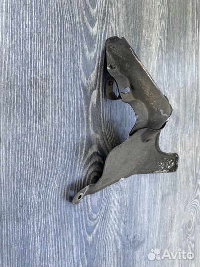 Защита втулки маятника w124