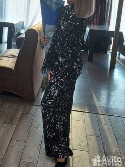 Костюм женский вечерний с перьями