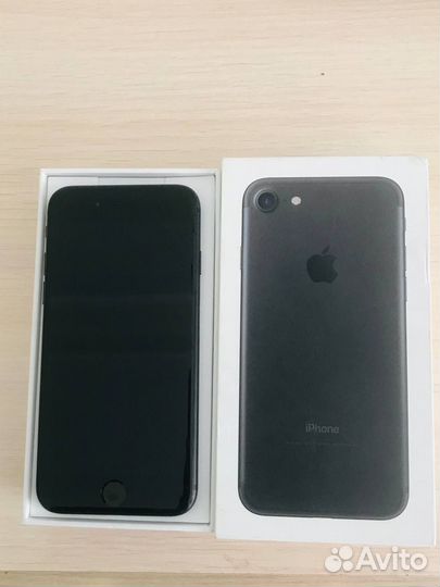 Телефон iPhone 7