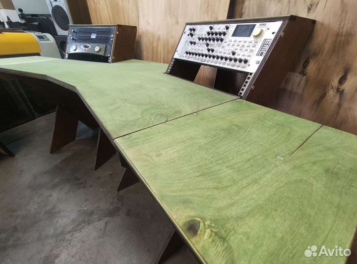 Стол для музыканта звукорежиссёра