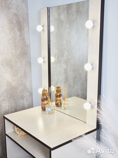 Зеркало настенное с подсветкой