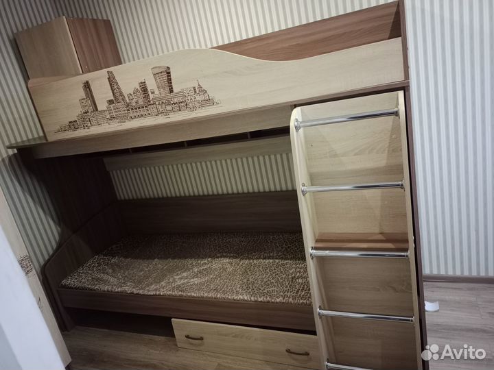Двухъярусная кровать