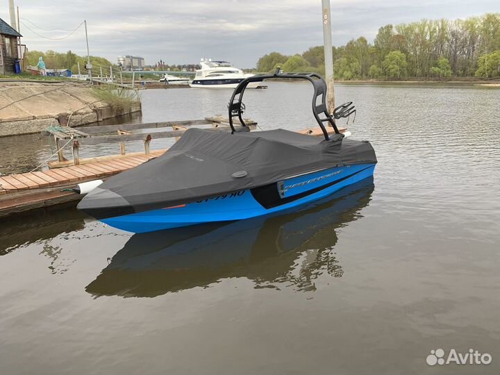 Вейкборд и Вейксерф