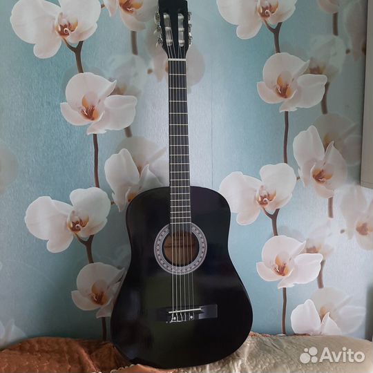Гитара чёрная