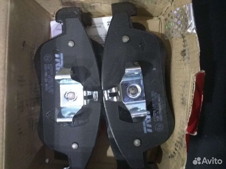 Продам передние тормозные колодки на Дастер
