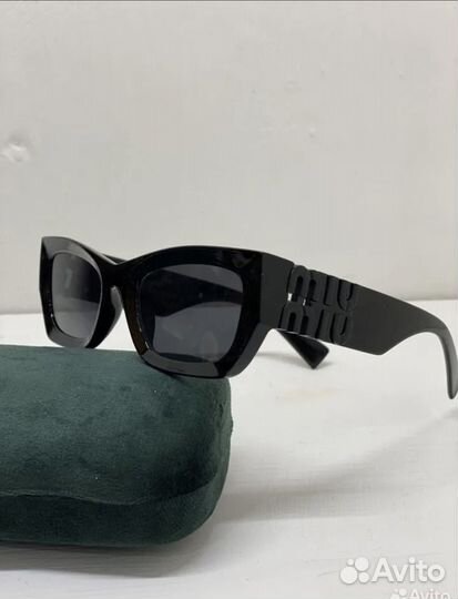 Солнцезащитные очки женские miumiu