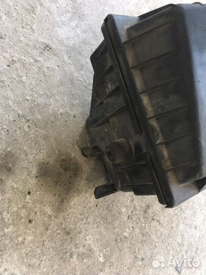 Корпус воздушного фильтра Volkswagen passat (3705)