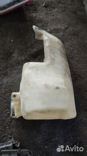 Бачок стеклоомывателя с моторчиком Ауди 80 В3